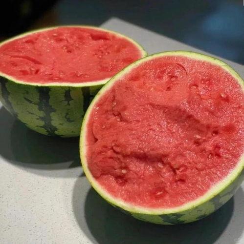 童年吃瓜图片,那些甜蜜的吃瓜时光