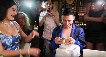 富婆在线吃瓜视频,揭秘娱乐圈幕后风云